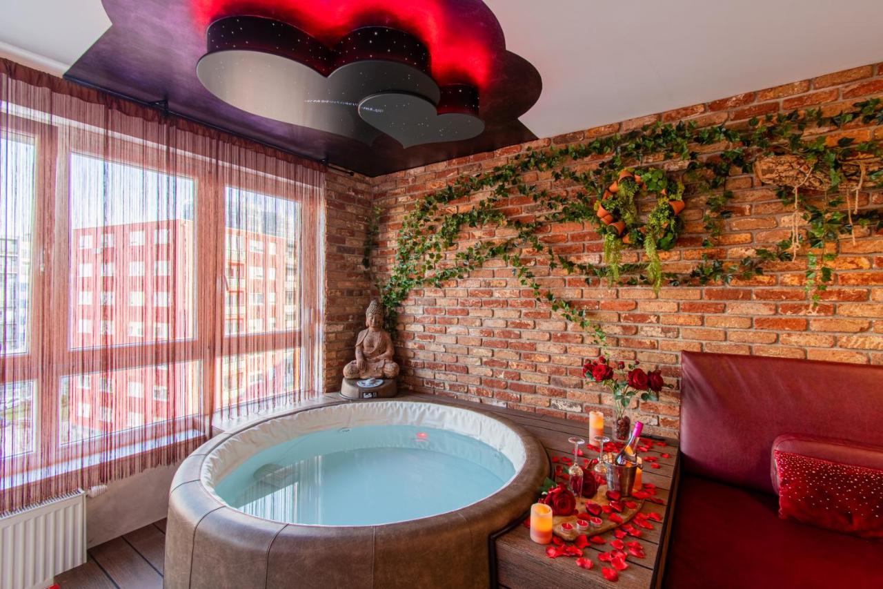Jacuzzi - Love - BDSM - Extra Luxury - EV chargger - Valentine's Day - Red Room - Flexible SelfCheckIns 28 Zagreb Exterior foto