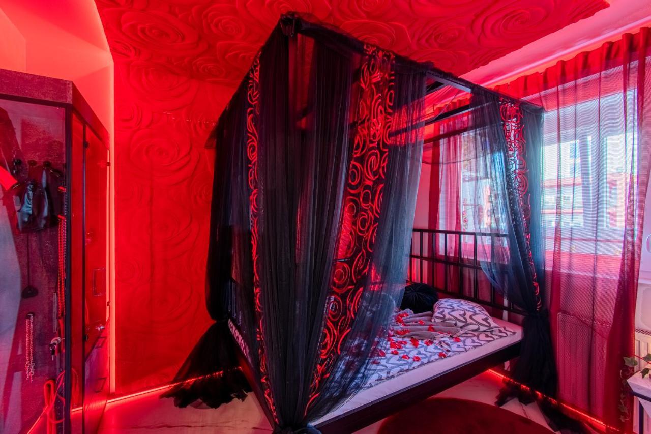 Jacuzzi - Love - BDSM - Extra Luxury - EV chargger - Valentine's Day - Red Room - Flexible SelfCheckIns 28 Zagreb Exterior foto