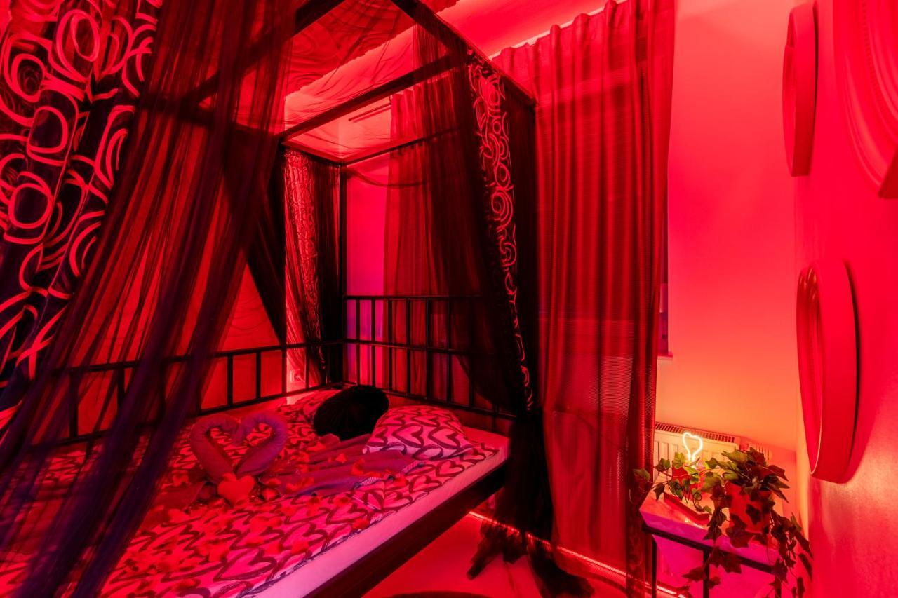 Jacuzzi - Love - BDSM - Extra Luxury - EV chargger - Valentine's Day - Red Room - Flexible SelfCheckIns 28 Zagreb Exterior foto