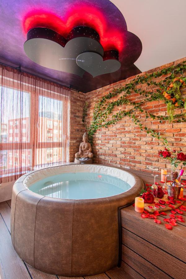 Jacuzzi - Love - BDSM - Extra Luxury - EV chargger - Valentine's Day - Red Room - Flexible SelfCheckIns 28 Zagreb Exterior foto