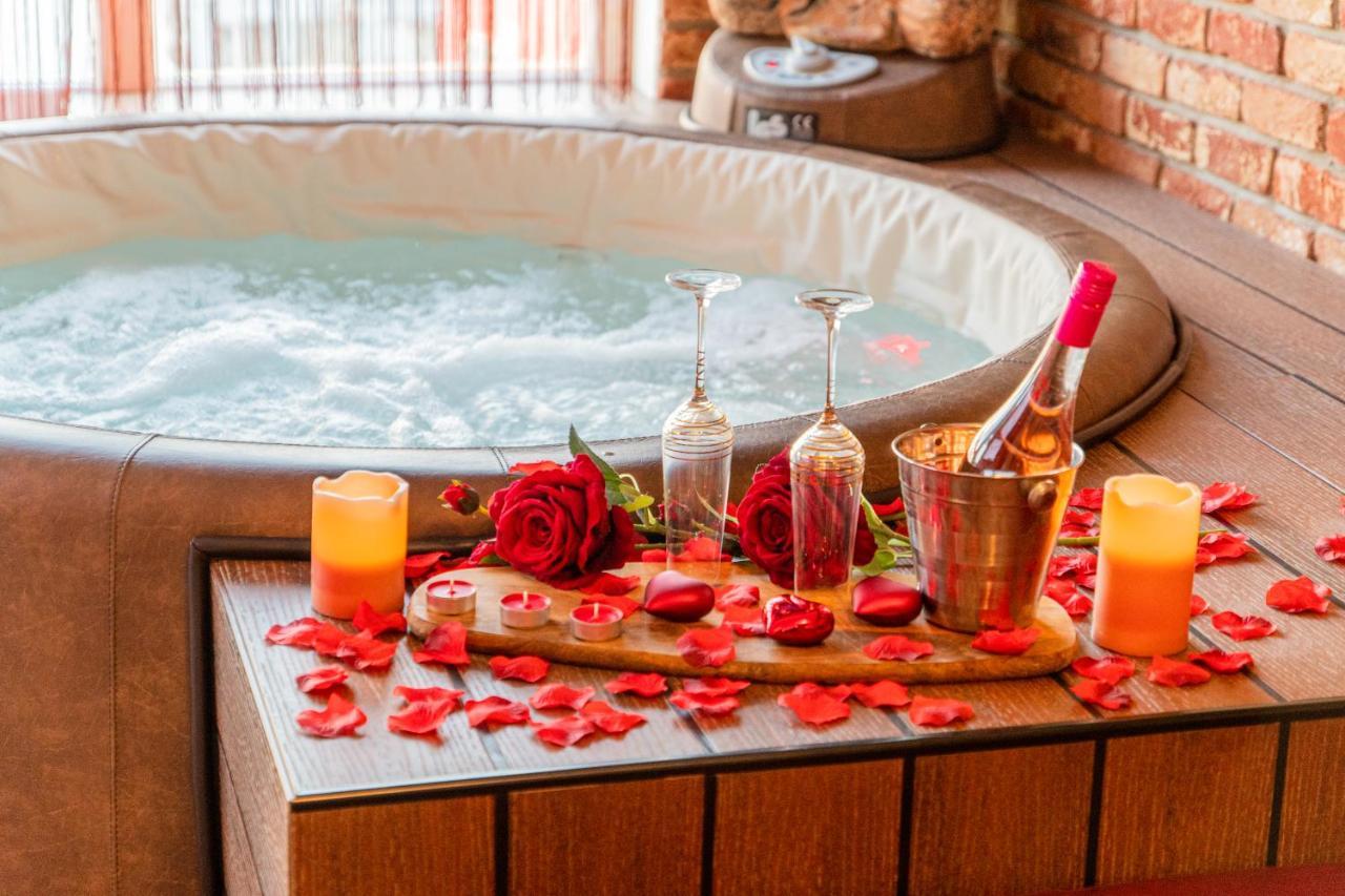 Jacuzzi - Love - BDSM - Extra Luxury - EV chargger - Valentine's Day - Red Room - Flexible SelfCheckIns 28 Zagreb Exterior foto