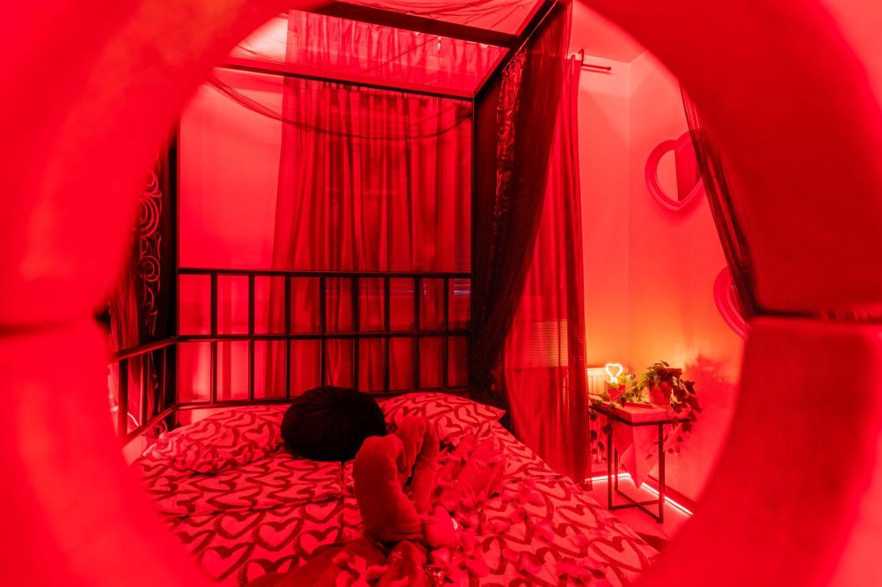 Jacuzzi - Love - BDSM - Extra Luxury - EV chargger - Valentine's Day - Red Room - Flexible SelfCheckIns 28 Zagreb Exterior foto